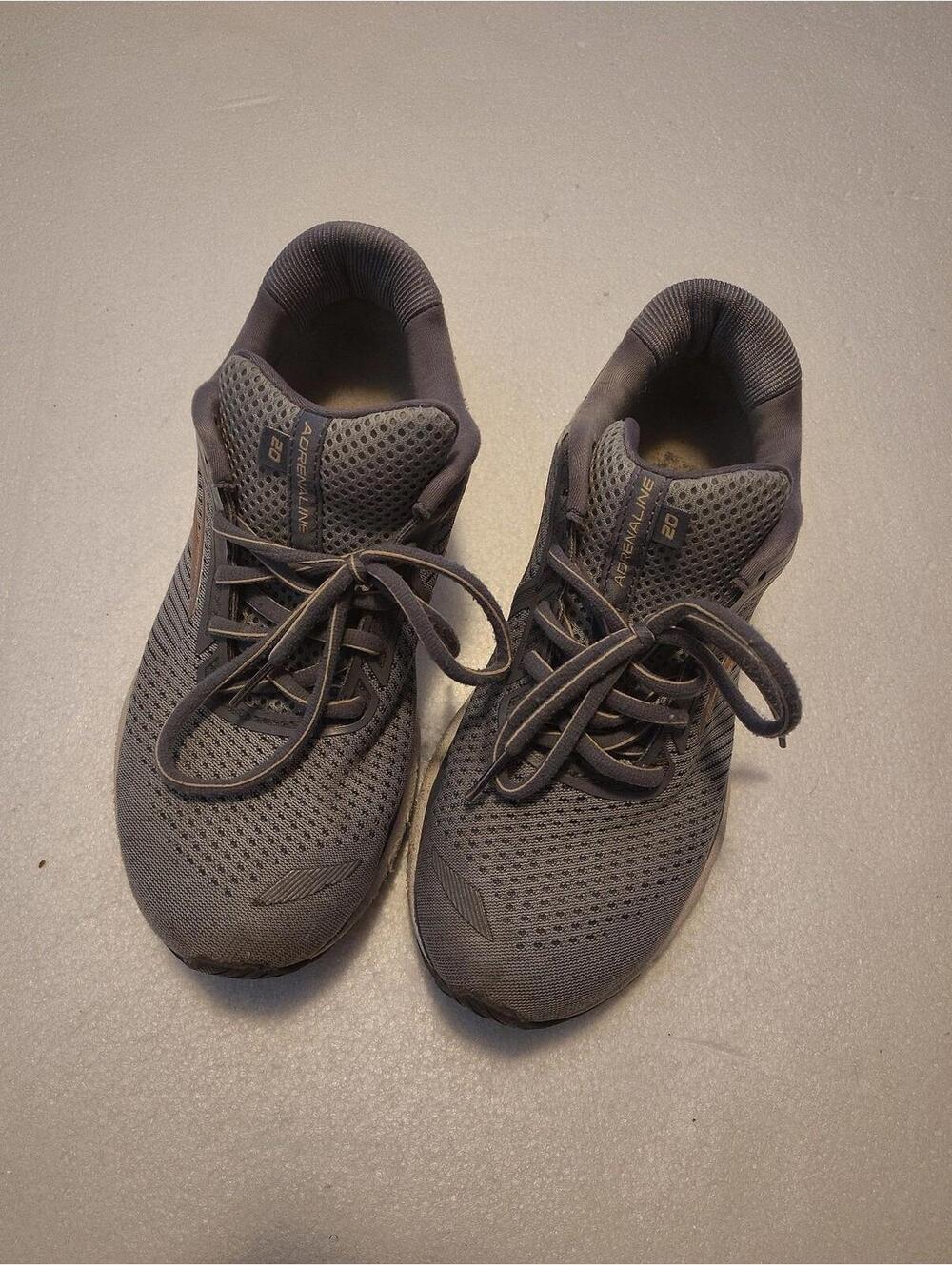 Brooks Adrenaline GTS 20 running shoes